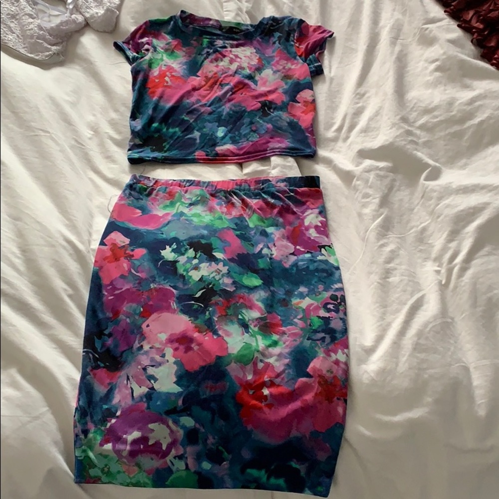 Set top and skirt.